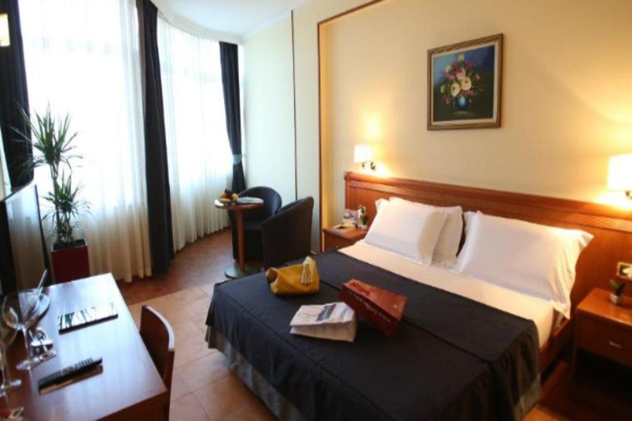 Continental Hotel Vorë