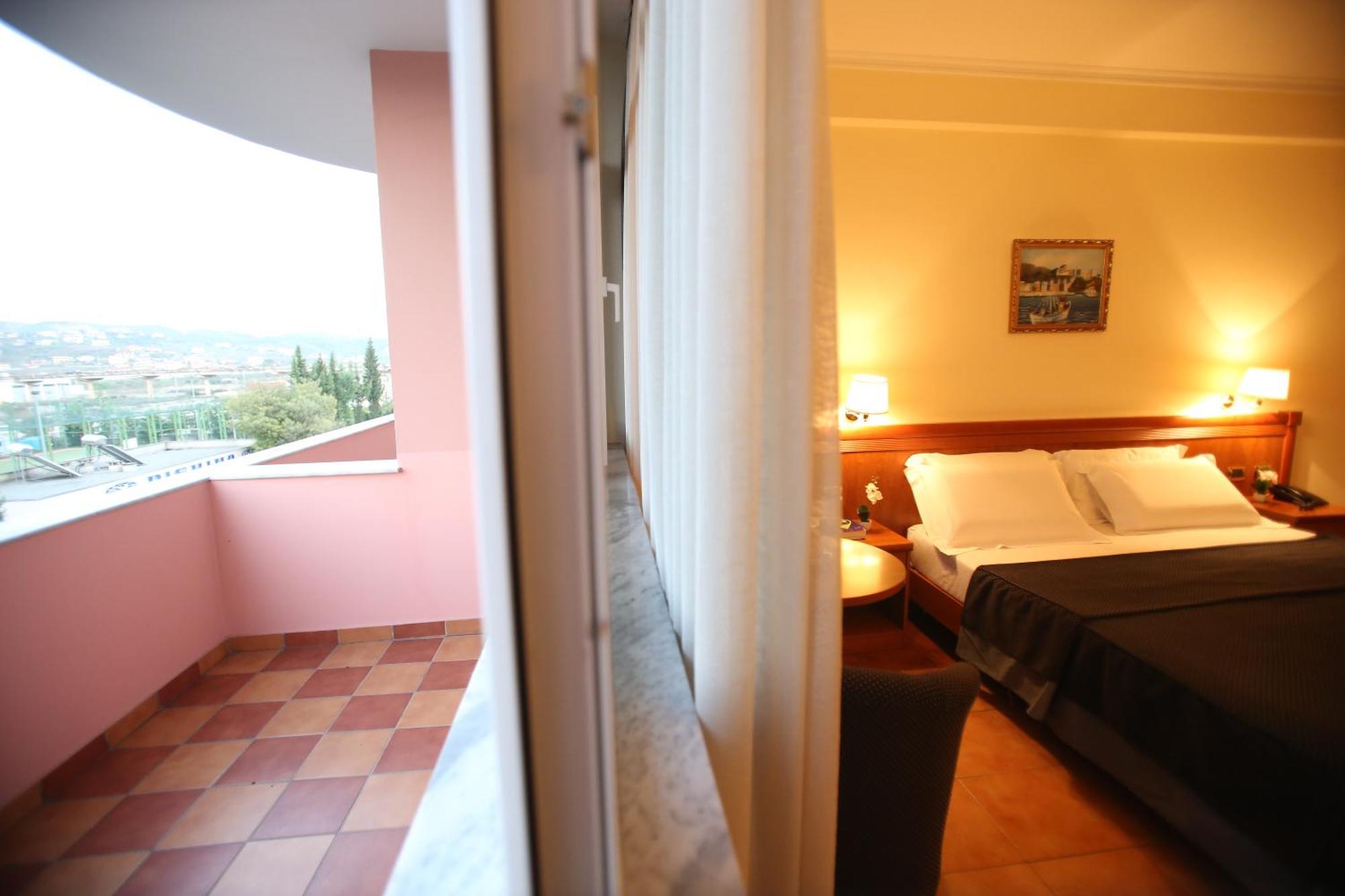 Continental Hotel 4*