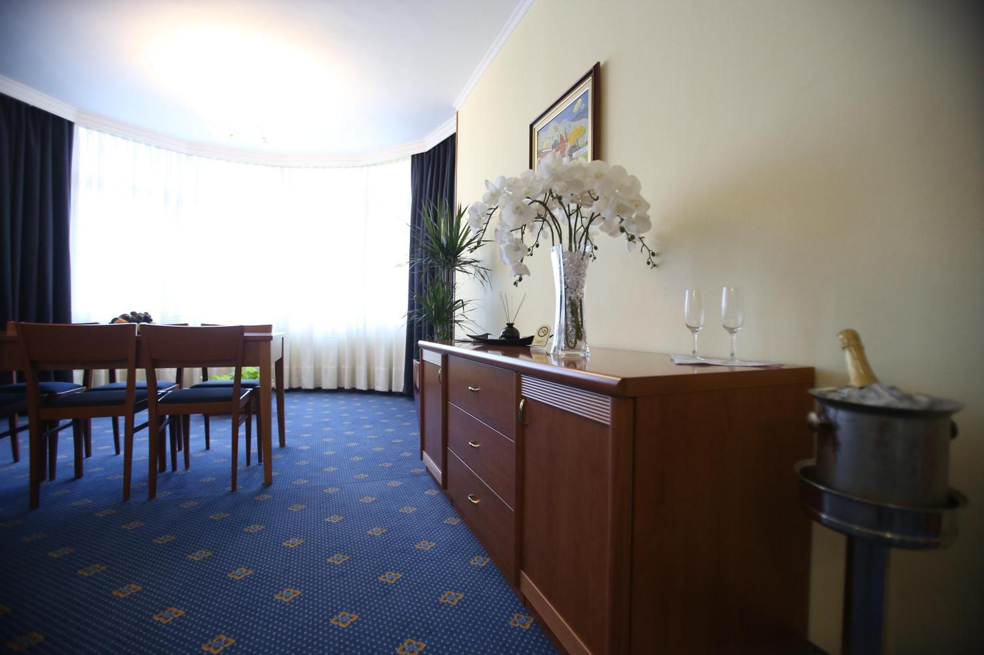 Continental 4*