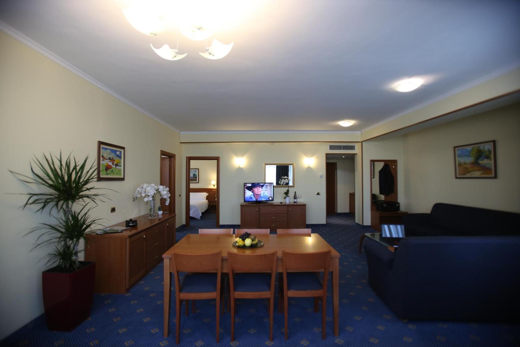 Hotel Continental Vorë