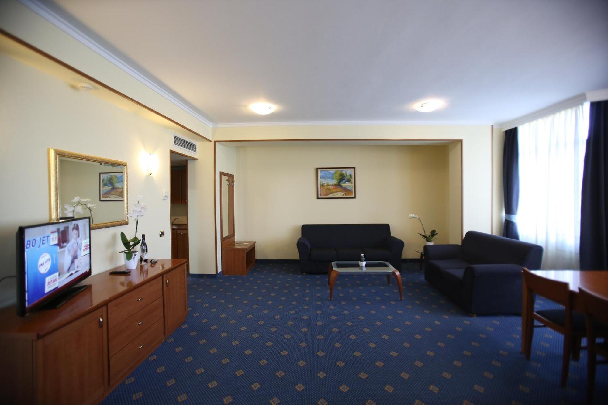 Continental 4* Vorë