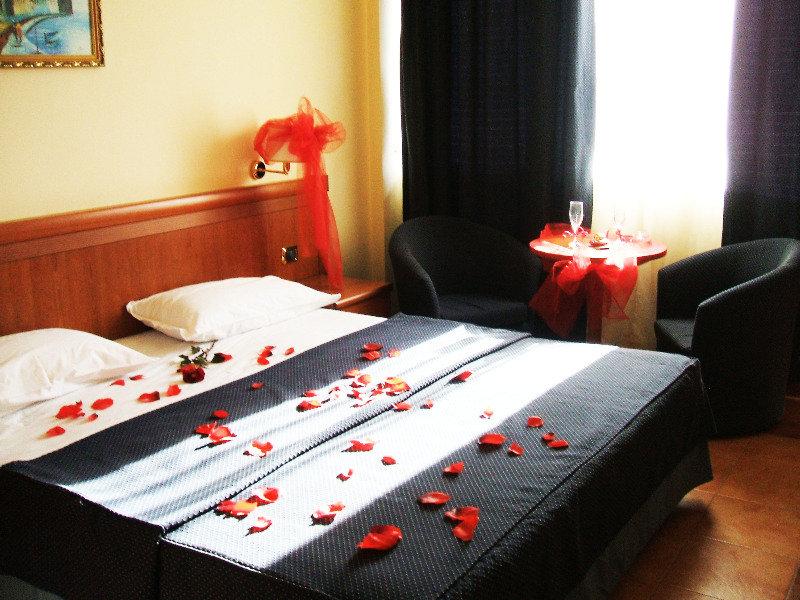 Continental Hotel Vorë