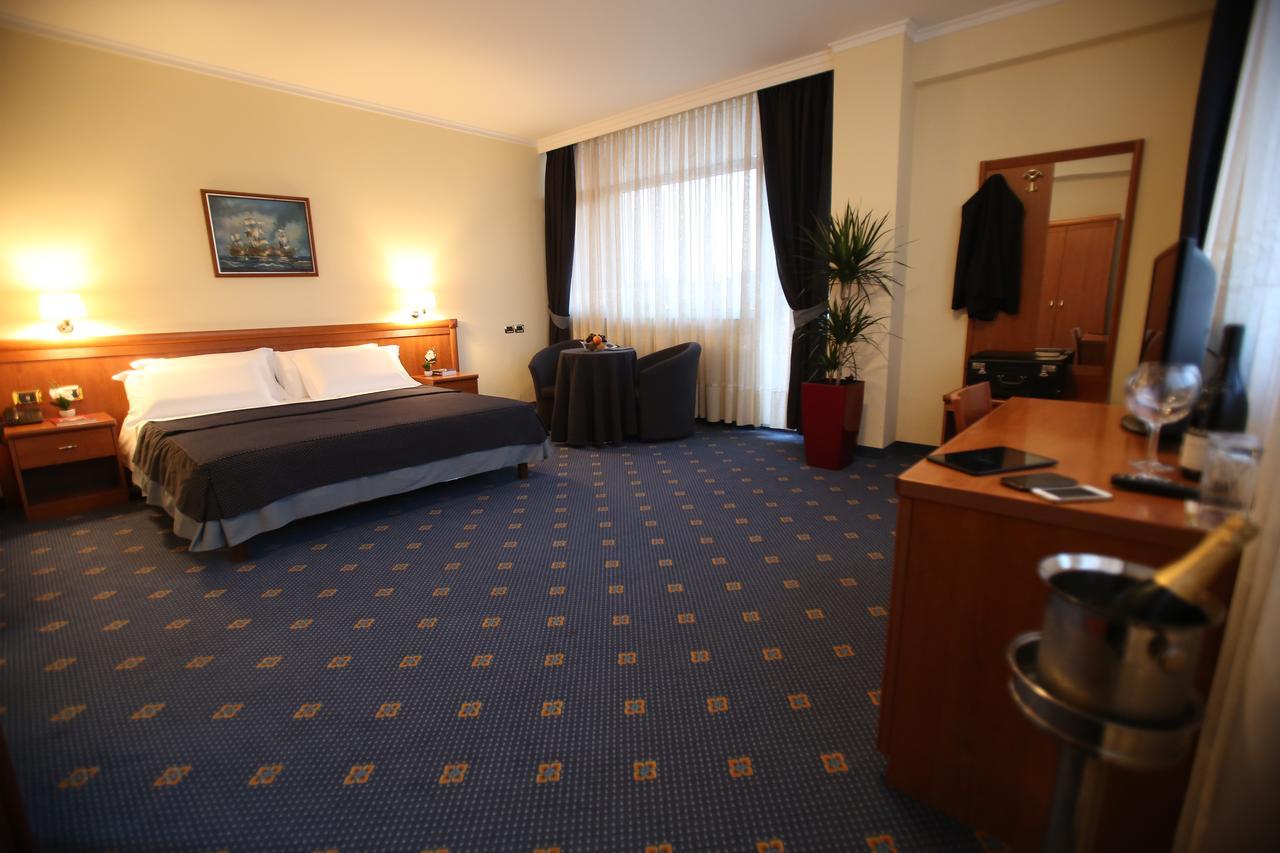 Continental Hotel Vorë