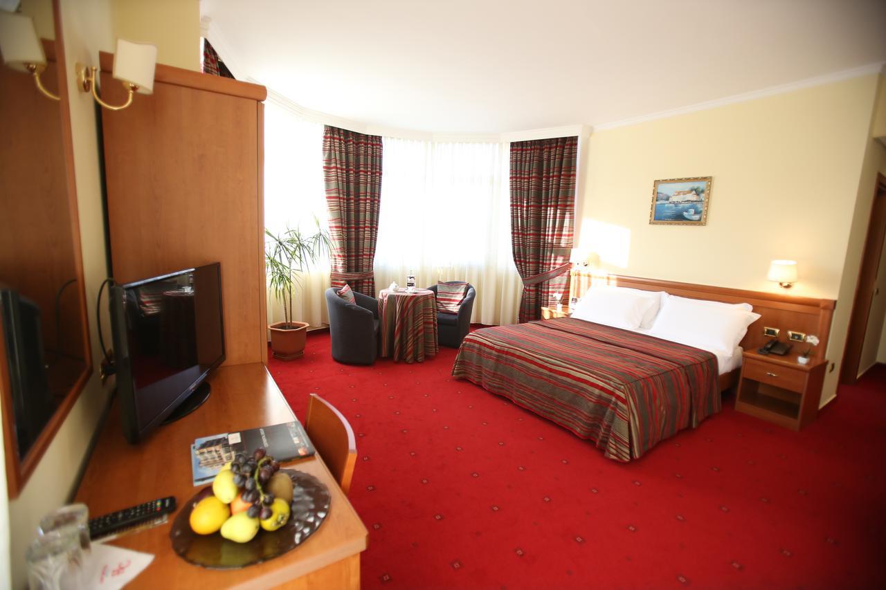 Continental Hotel Vorë