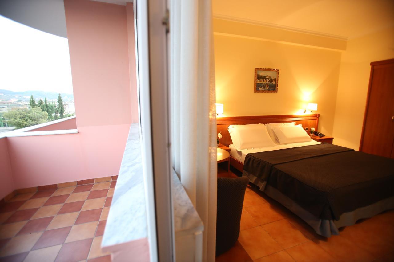 Continental Hotel Vorë