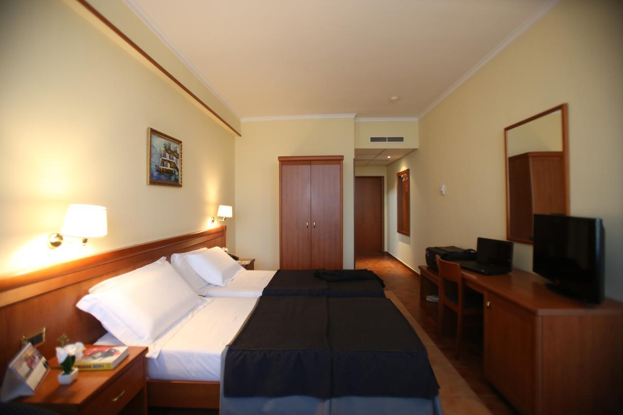 Continental Hotel Vorë